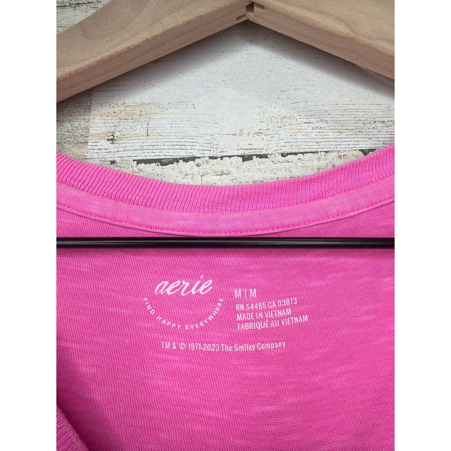 Aerie Graphic Crop Top Women Medium Pink Smiley Face Party Til Sunrise EUC2