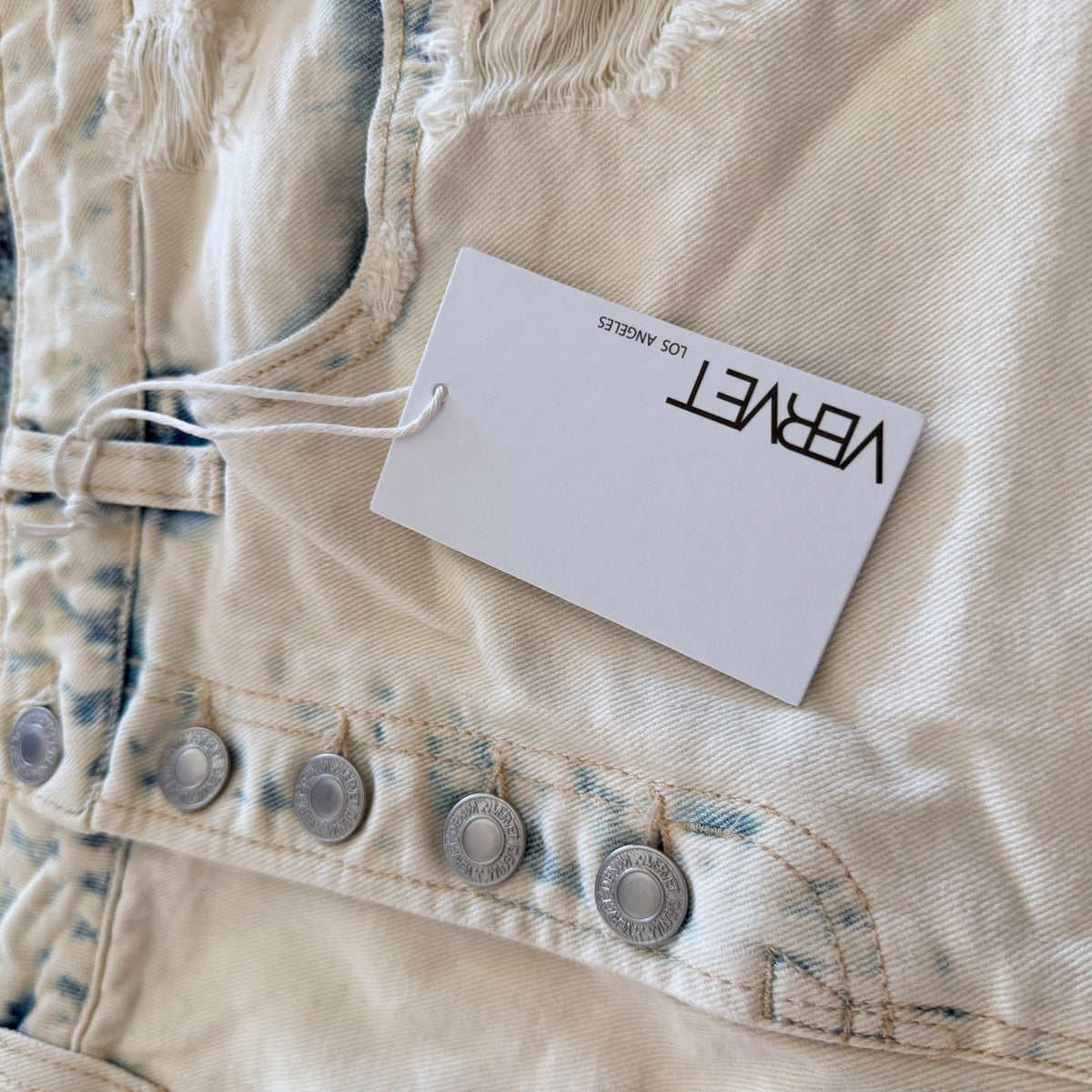 Vervet Sienna Denim Shorts Womens Large Cream Acid Wash Cotton Distressed NWT3
