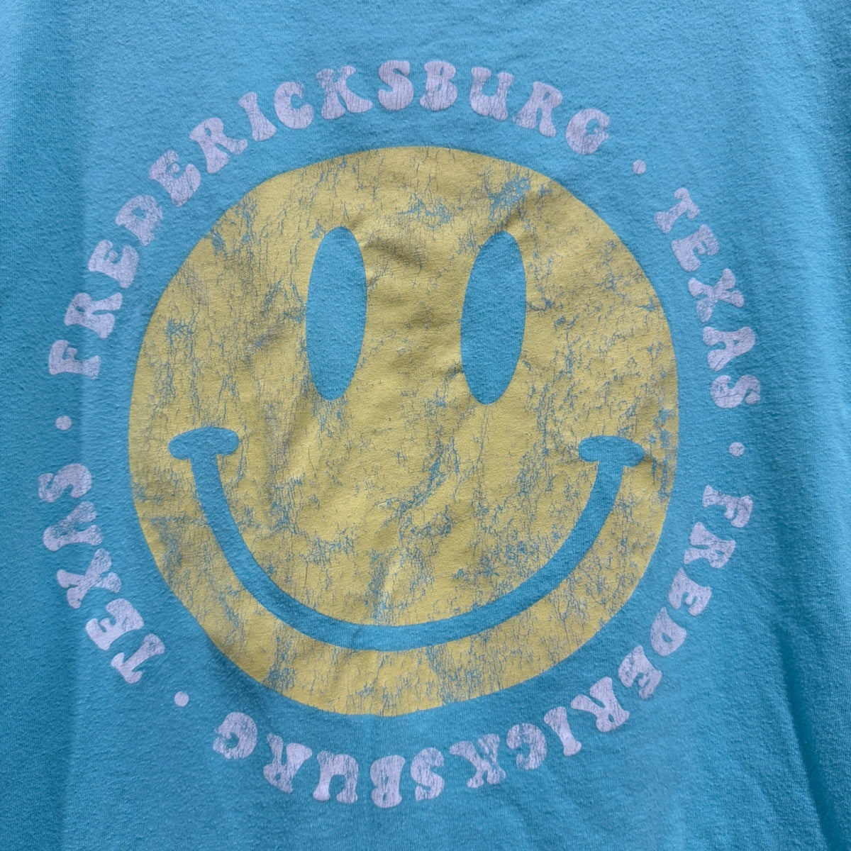 Live and Tell Graphic Tee Women Medium Blue Fredericksburg TX Smiley Face GUC1