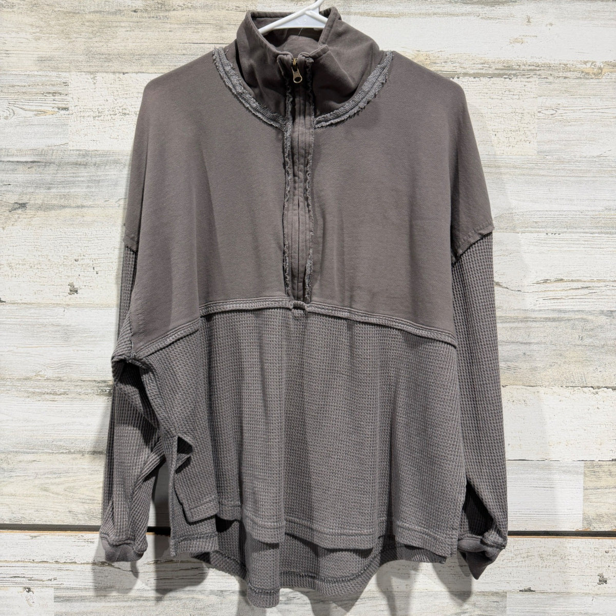 Club Social Jadelynn Brooke Pullover Women M Grey Waffle Cotton Mixed Media EUC0