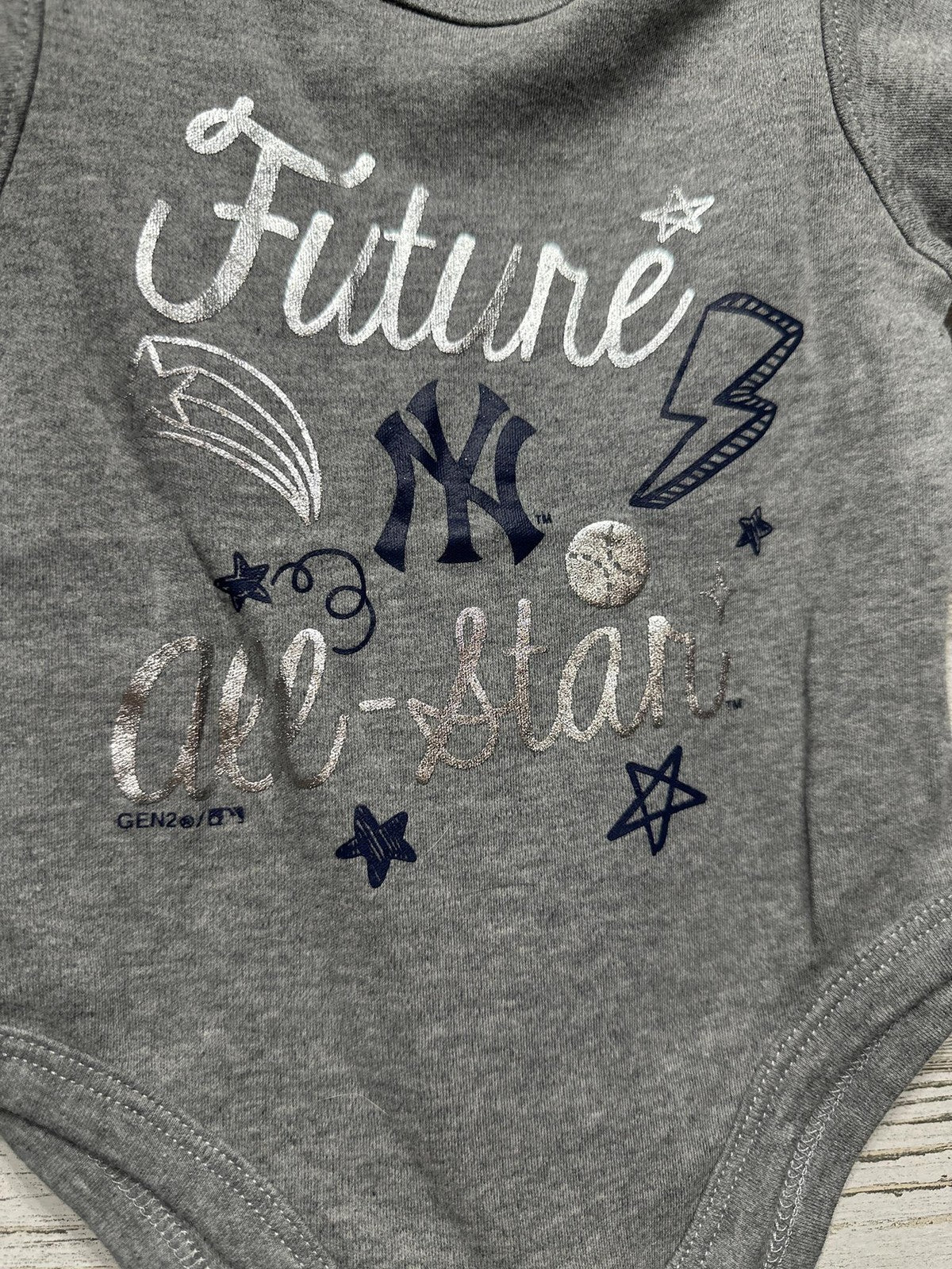 Gen2 MLB New York Yankees Bodysuit Set Baby 3-6M Gray White Graphic 2pk EUC1