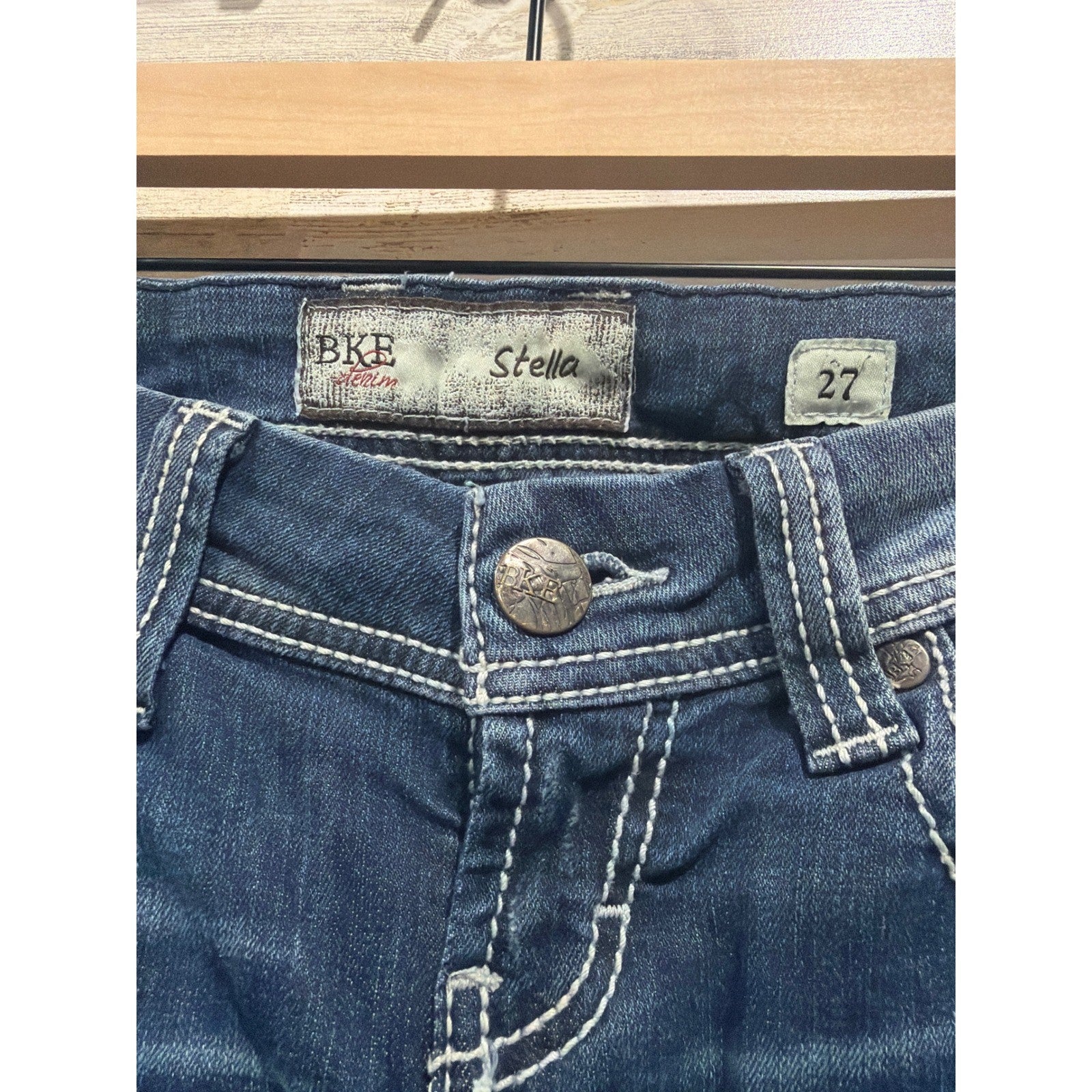 BKE Stella Capri Jeans Women 27 Blue Distressed Contrast Stitch Y2K EUC1