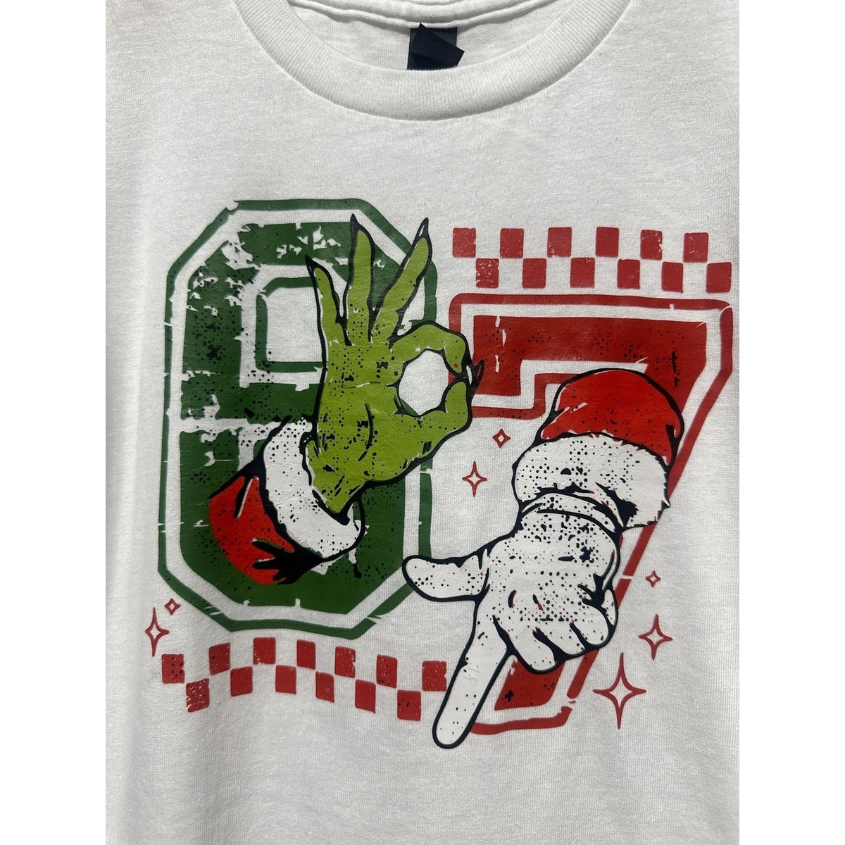 Grinch Santa T-Shirt Boys Medium White Graphic Streetwear EUC1
