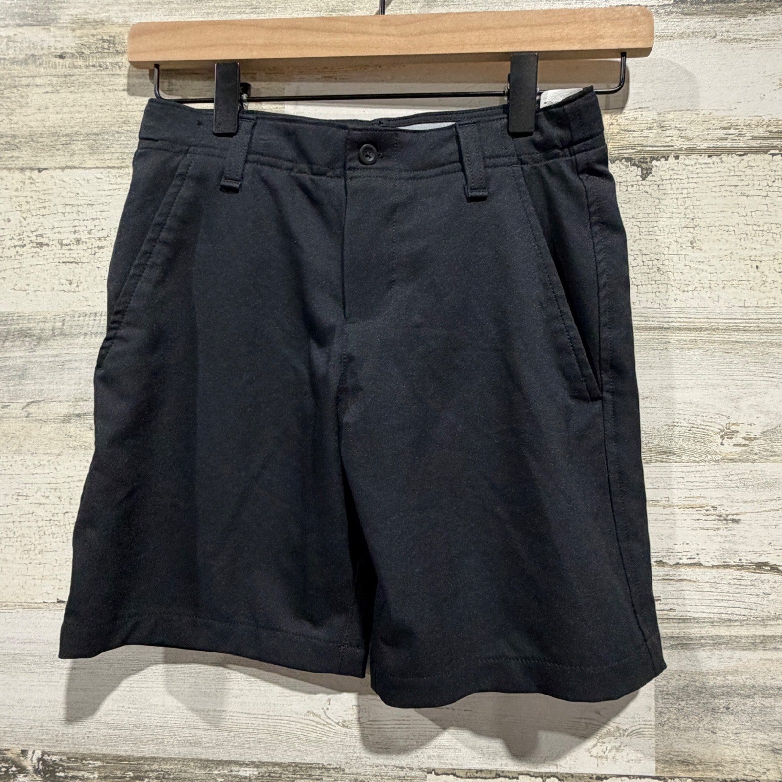 Under Armour Golf Shorts Boys Small Black Performance Athleisure EUC1