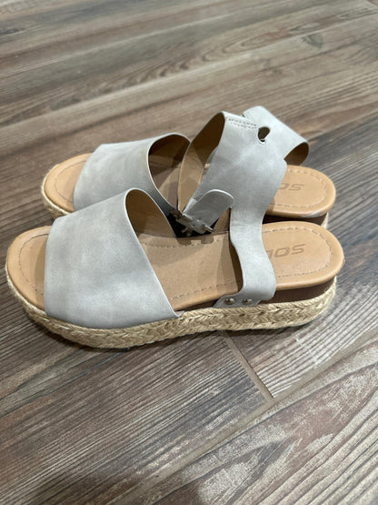 Soda Espadrille Platform Sandals Women Size 8 Grey Buckle Strap GUC3