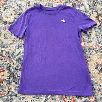 Abercrombie Kids T-Shirt Boys 7/8 Purple Logo Embroidered Preppy EUC0