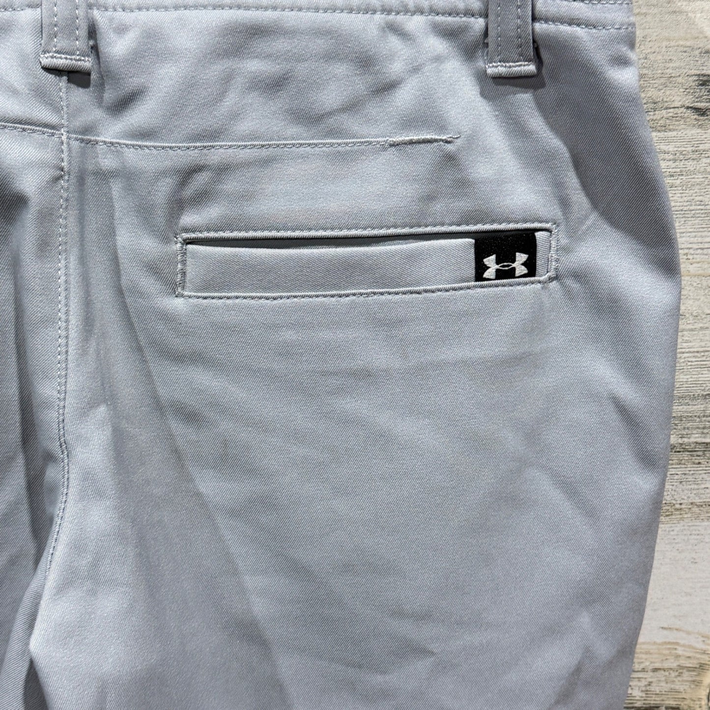 Under Armour Golf Shorts Boys Small Gray Performance Golfcore *Flawed2