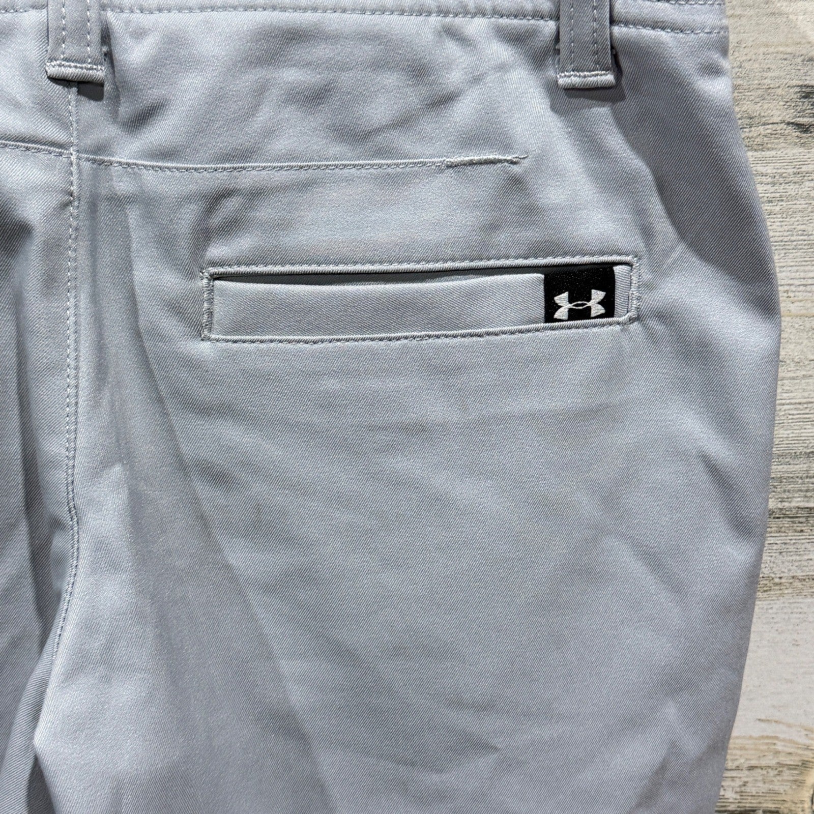 Under Armour Golf Shorts Boys Small Gray Performance Golfcore *Flawed2