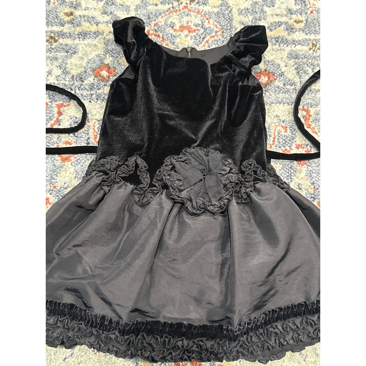 Isobella & Chloe Dress Girls 2T Black Velvet Taffeta Rosette Ruffle EUC2
