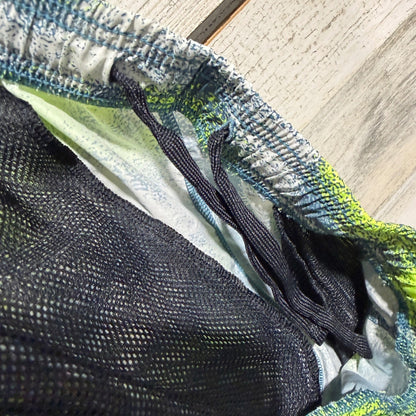 Under Armour Shorts Boys YXL Green Grey Camo Loose Fit Athletic Sport EUC4