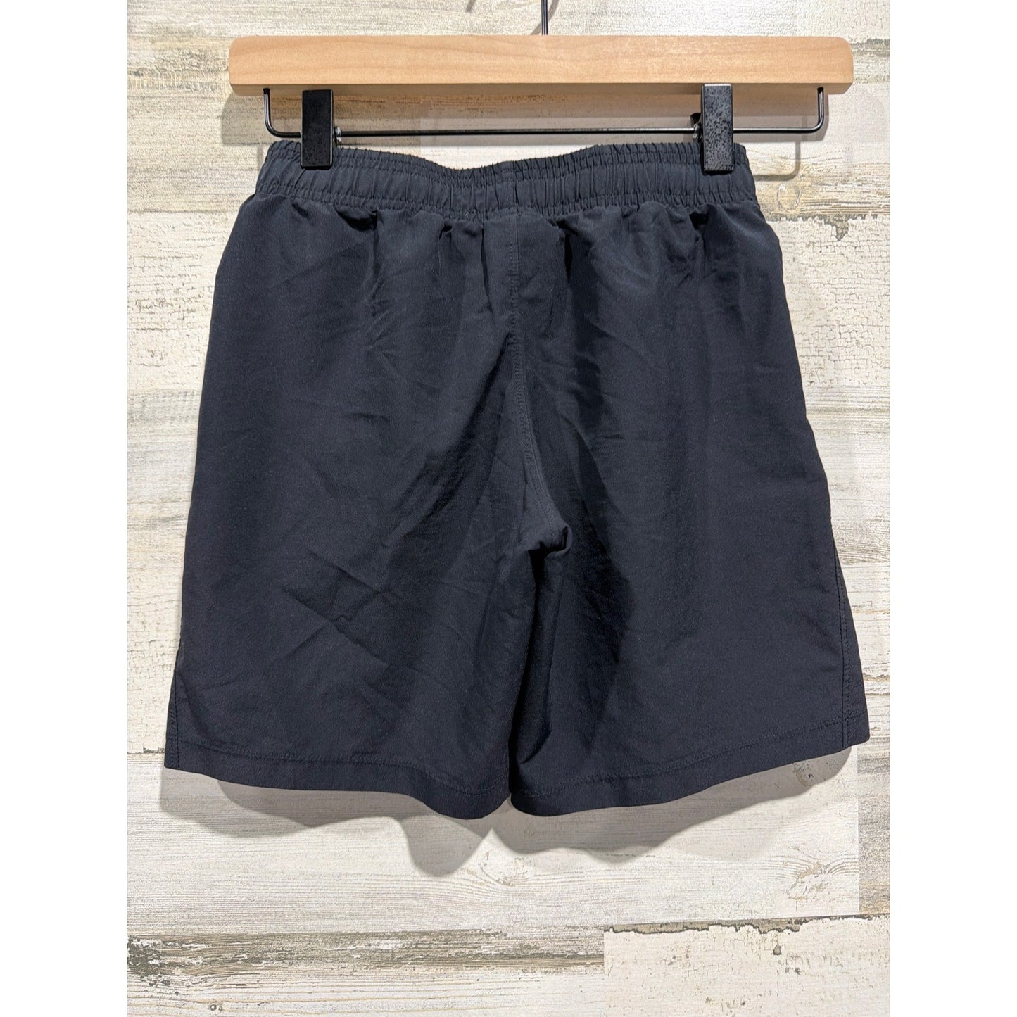 Under Armour Athletic Shorts Boys Youth Small Black Pockets Sportswear EUC2