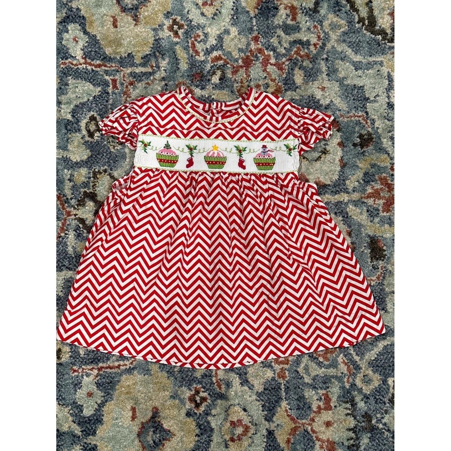 Beaux et Belles Smocked Top Girls Size 4 Red White Chevron Christmas EUC0
