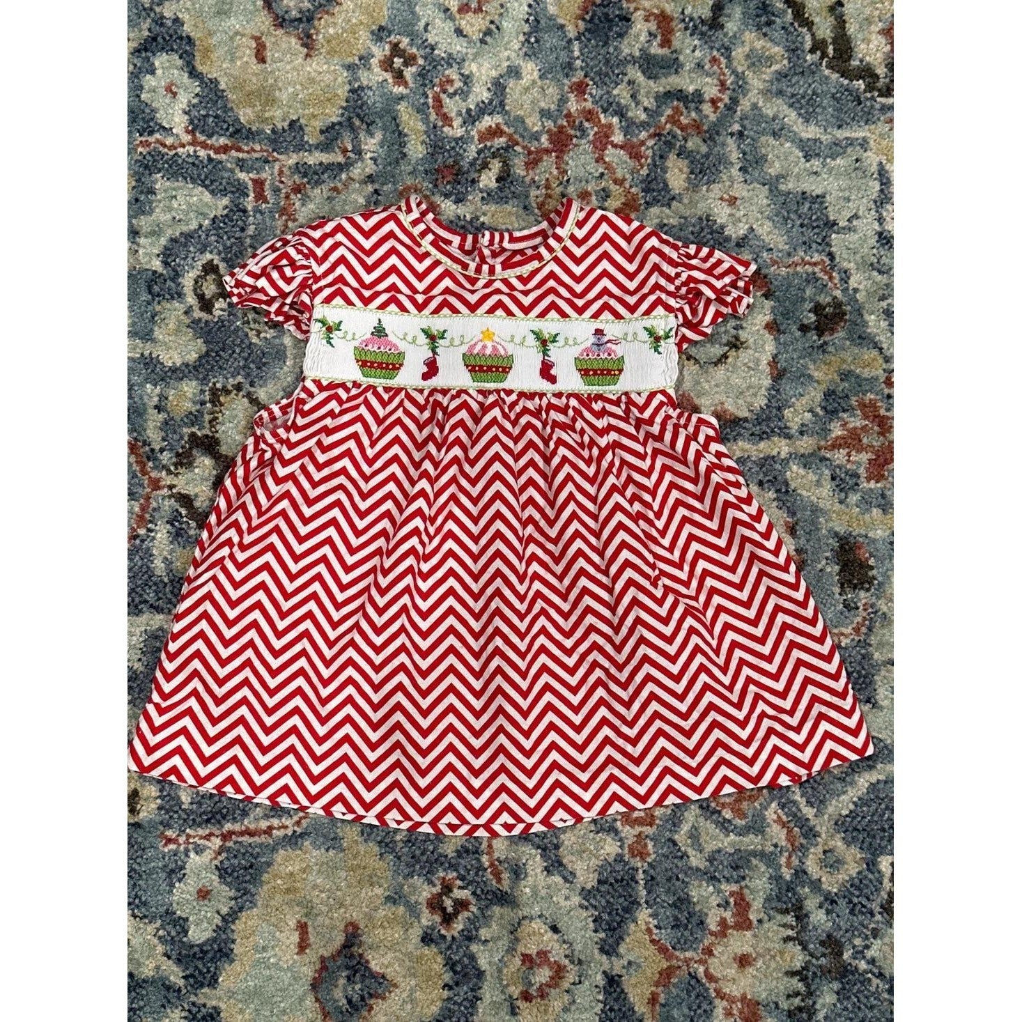 Beaux et Belles Smocked Top Girls Size 4 Red White Chevron Christmas EUC0