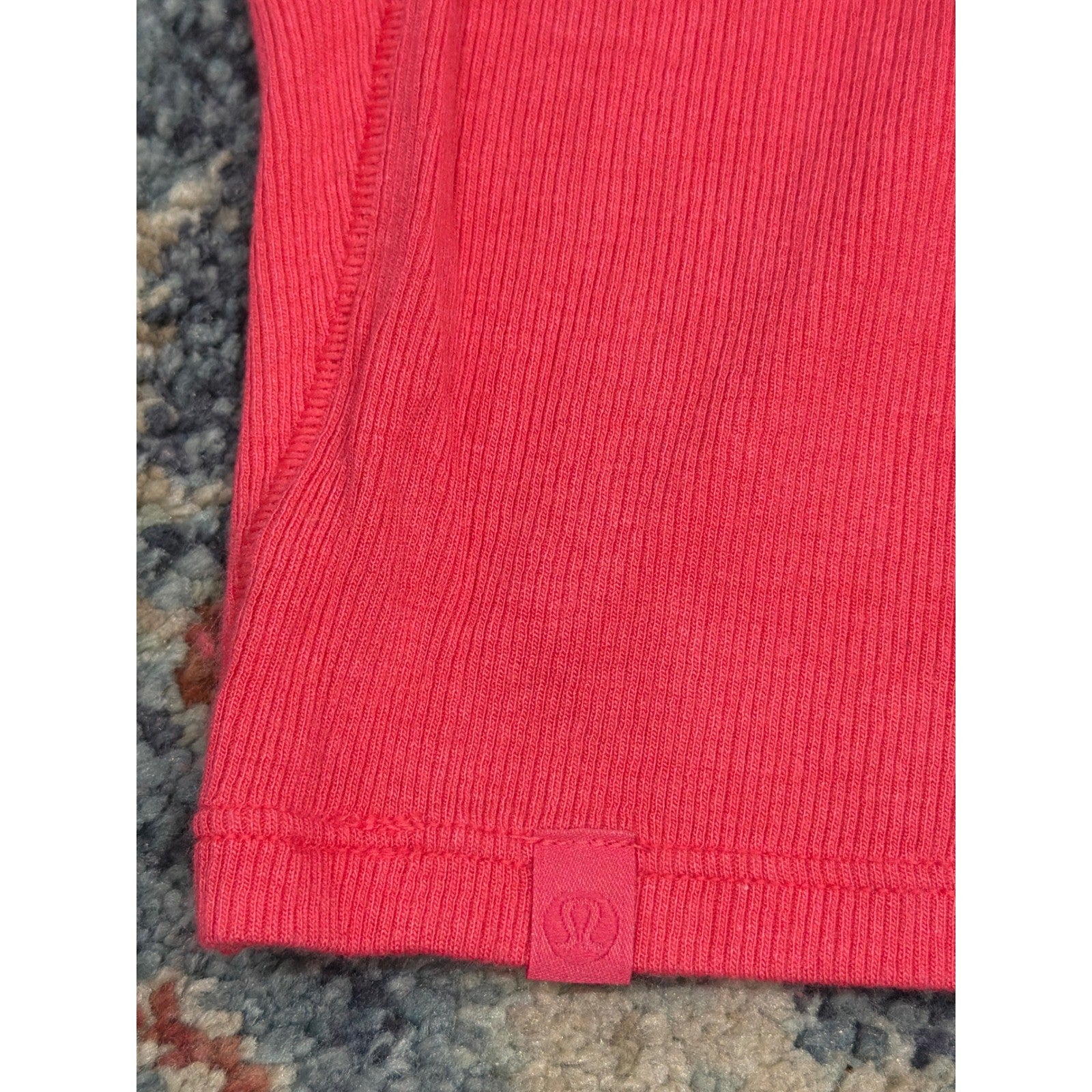 Lululemon Ribbed Crop Top Women Size 4 Pink Short Sleeve Athleisure GUC4