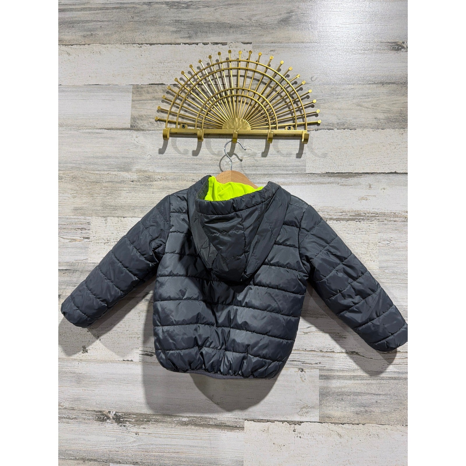 Nike Puffer Jacket Boys 2T Grey Volt Green Hooded Quilted Sportswear EUC6