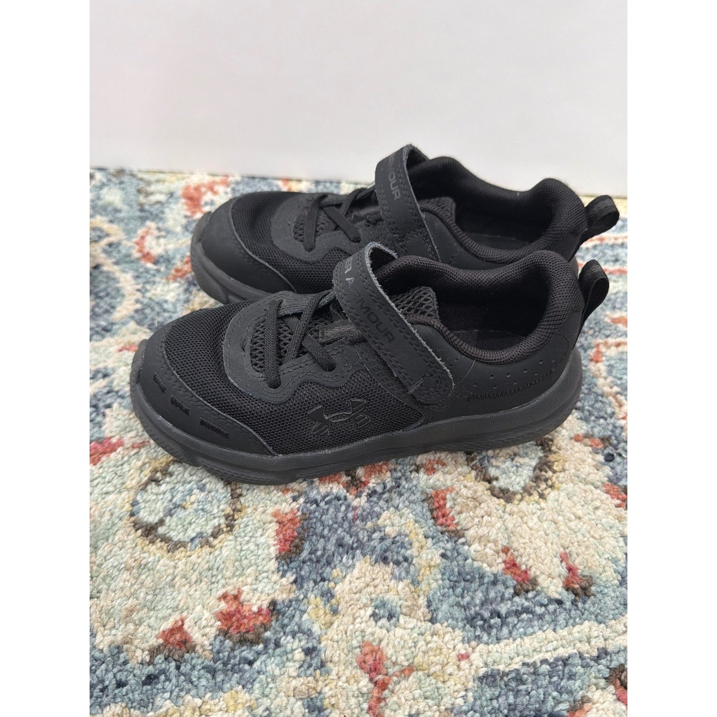 Under Armour Nike Sneakers Boys 10 Black Red Athletic Running Shoes9