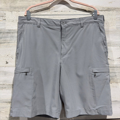 IZOD Golf Cargo Shorts Men 36 Gray Stretch Performance GUC*0