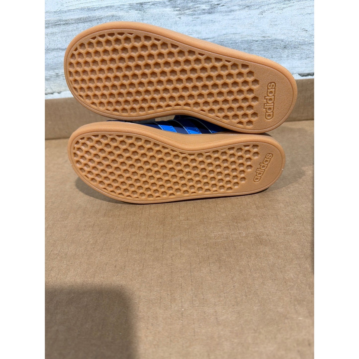 Adidas Grand Court 2.0 EL C Boys Size 1 Blue Gum Sole Sneakers Sporty NWT4