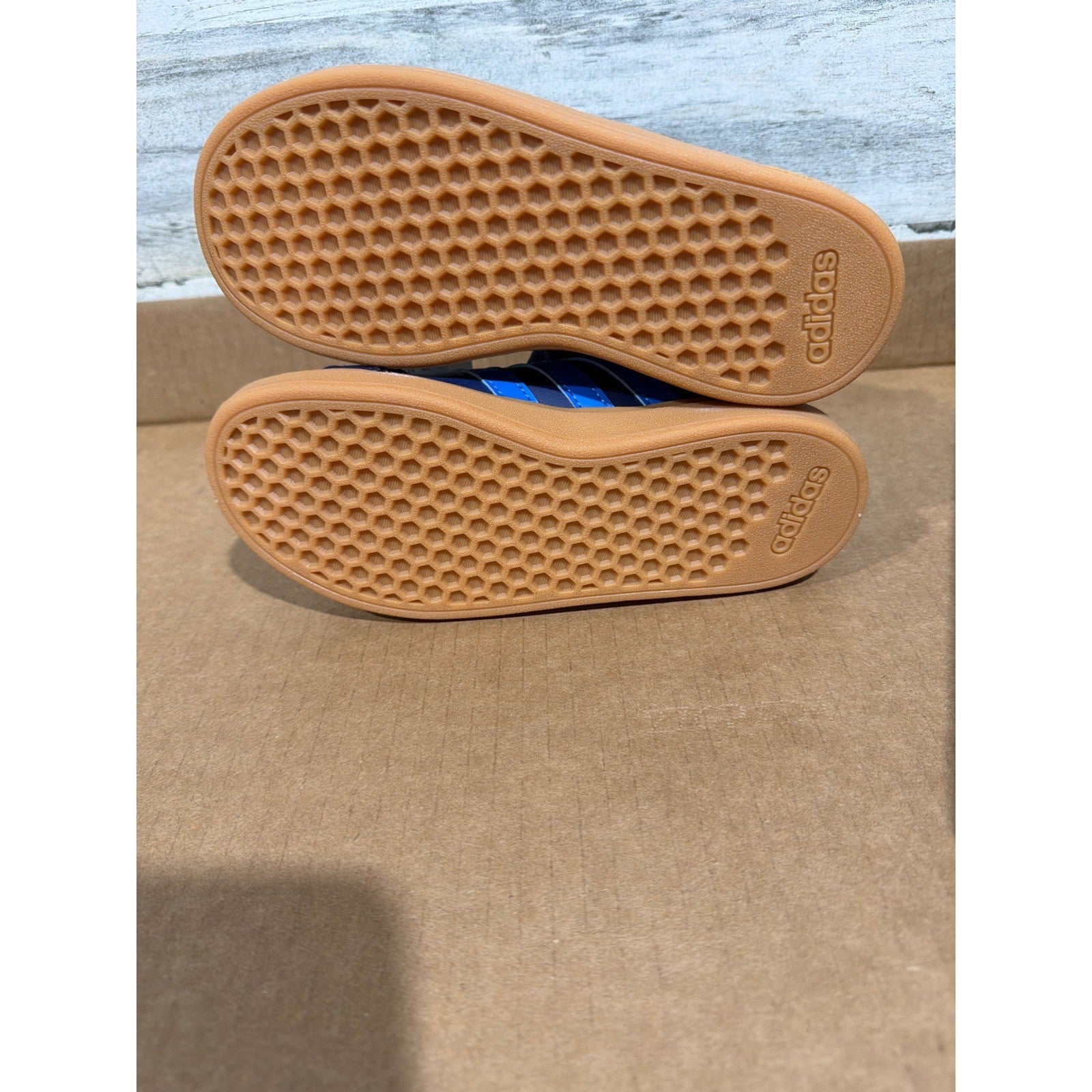 Adidas Grand Court 2.0 EL C Boys Size 1 Blue Gum Sole Sneakers Sporty NWT4