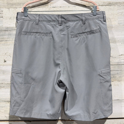 IZOD Golf Cargo Shorts Men 36 Gray Stretch Performance GUC*2