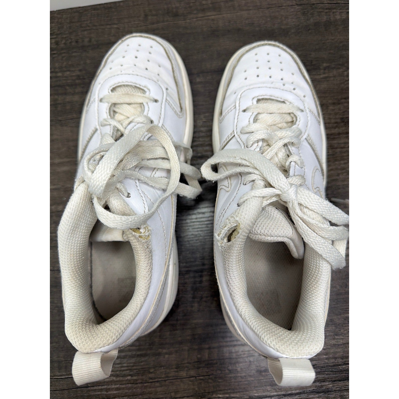 Nike Court Borough Low 2 Boys 3.5Y White Leather Sneaker Sporty *Flawed4