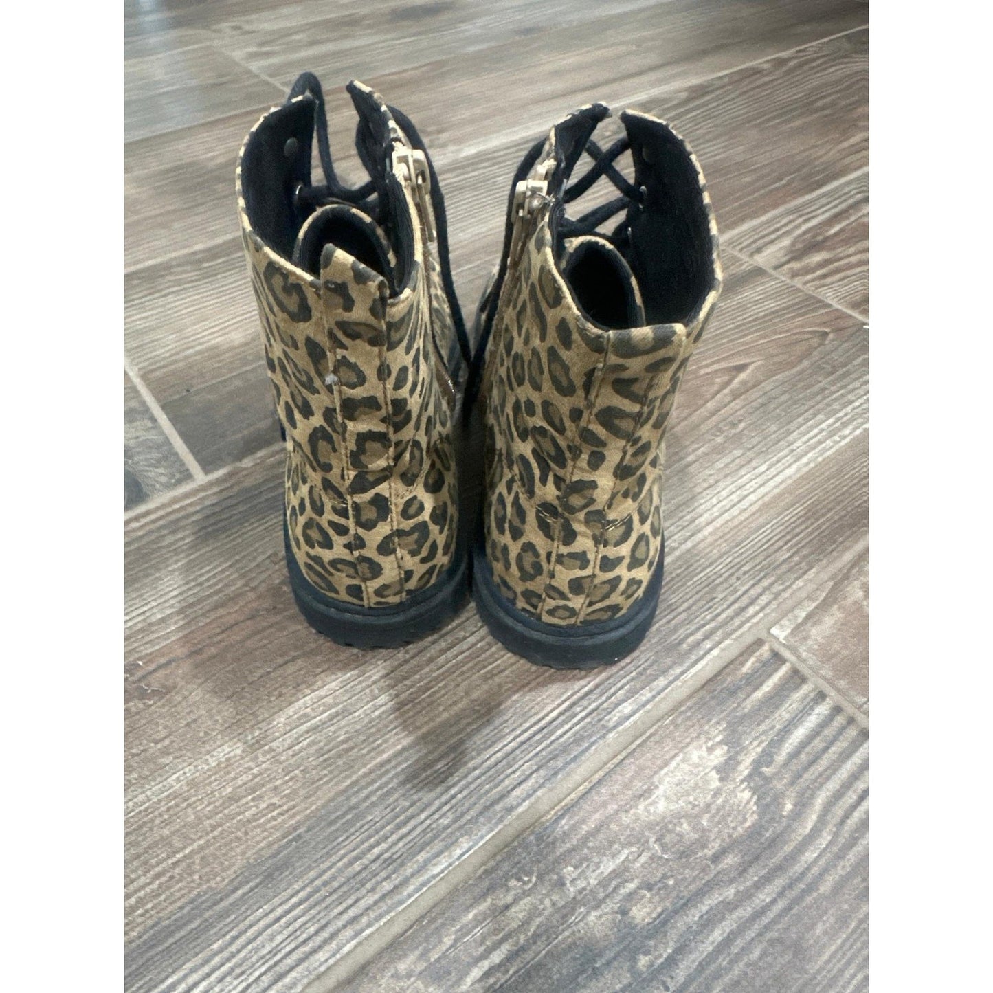 Old Navy Combat Boots Girls Size 5 Youth Leopard Print Lace Up Side Zip EUC3