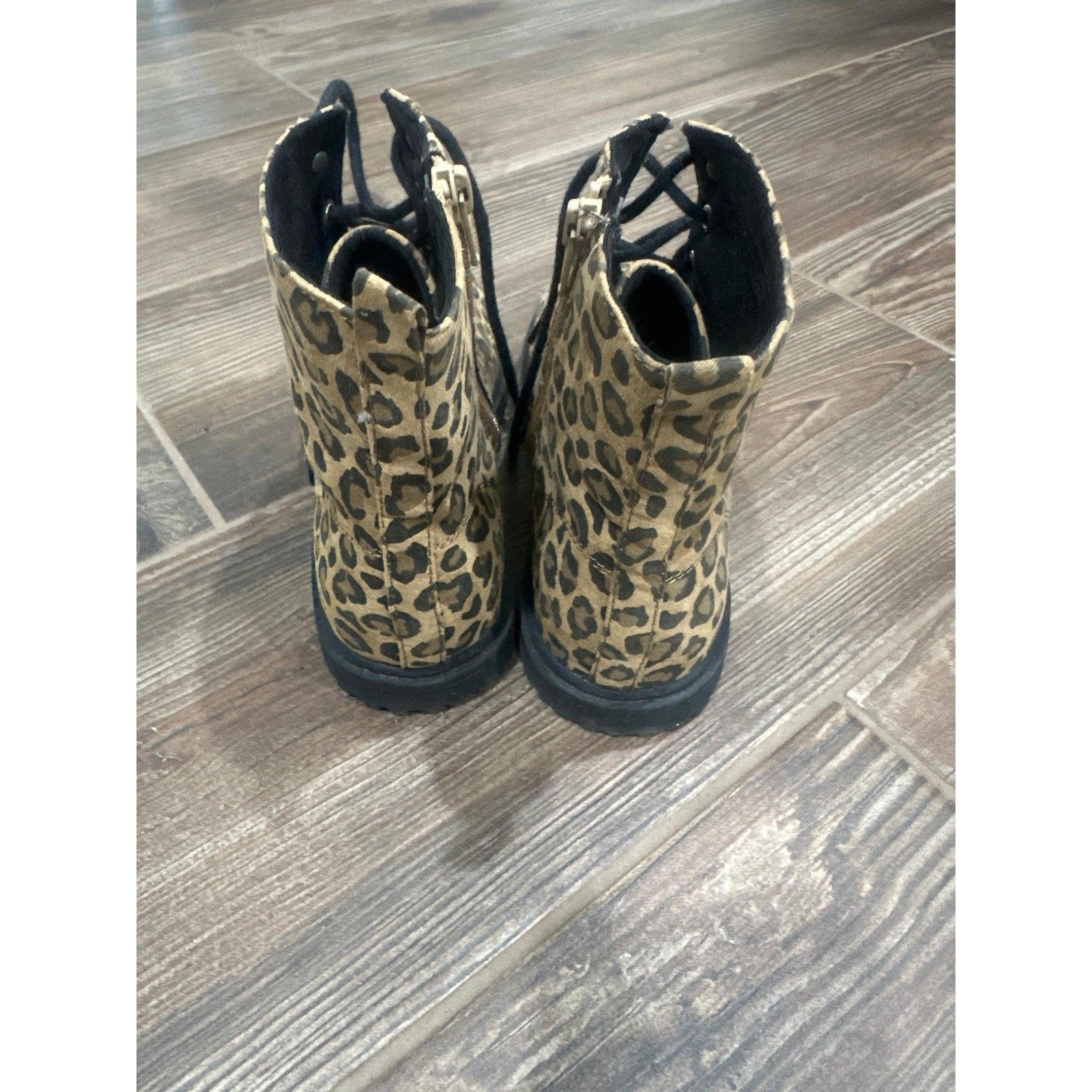 Old Navy Combat Boots Girls Size 5 Youth Leopard Print Lace Up Side Zip EUC3