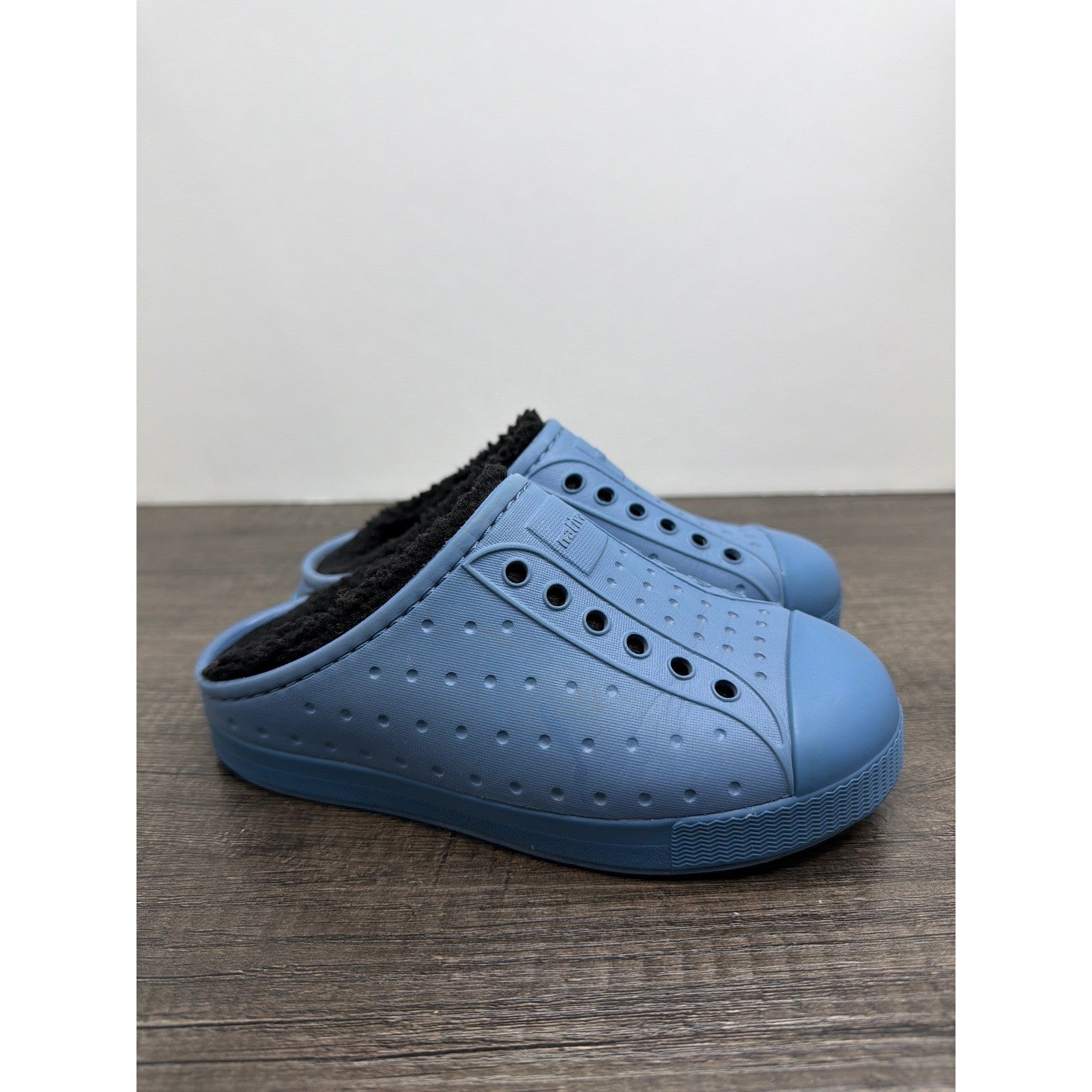 Native Jefferson Sugarlite Mule Kids Size 11 Blue Faux Fur Lined EUC0