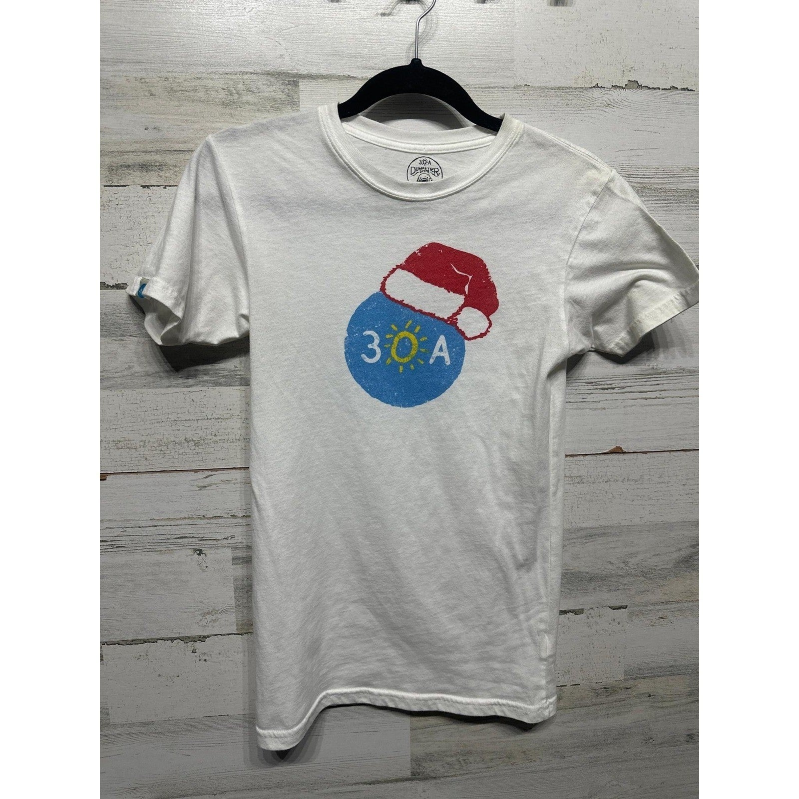 30A Holiday Tee Women XS White Santa Hat Graphic Coastal Beach Christmas EUC0