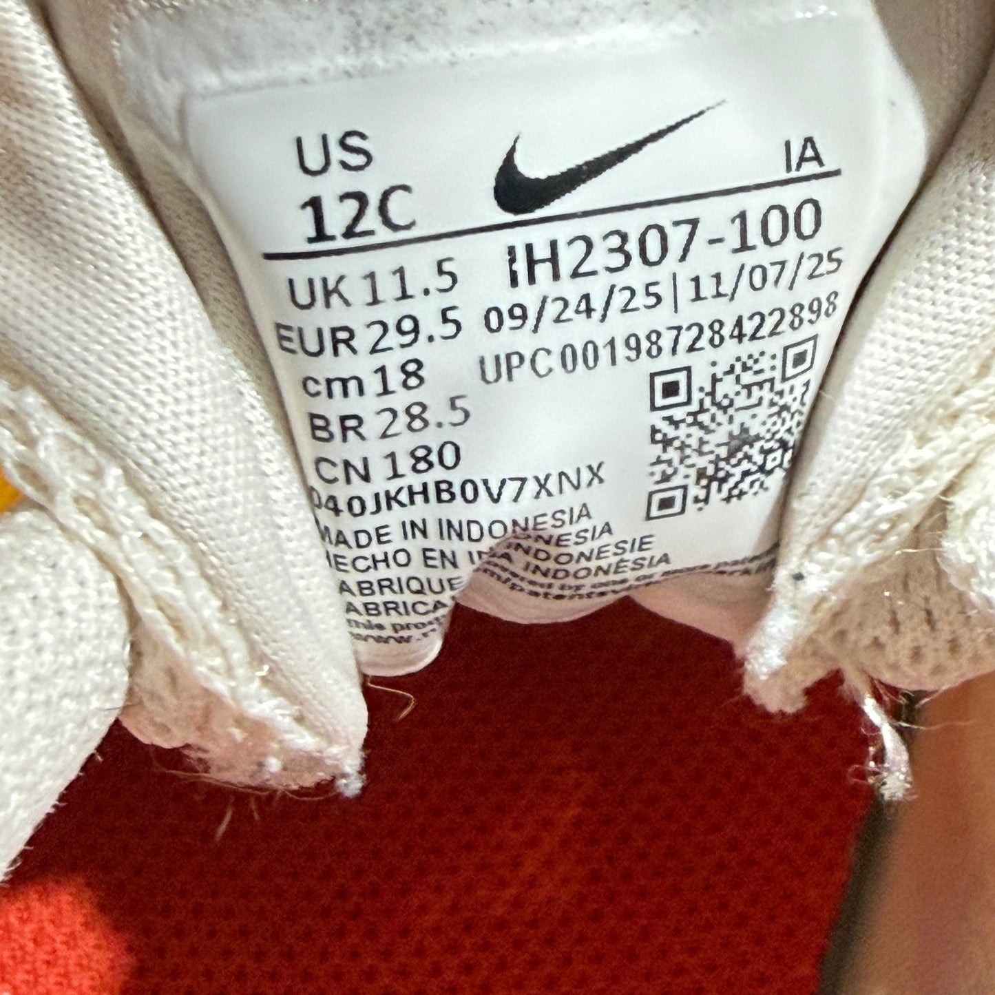 Nike Team Hustle Boys Size 12C Orange Yellow White Basketball Shoes GUC7