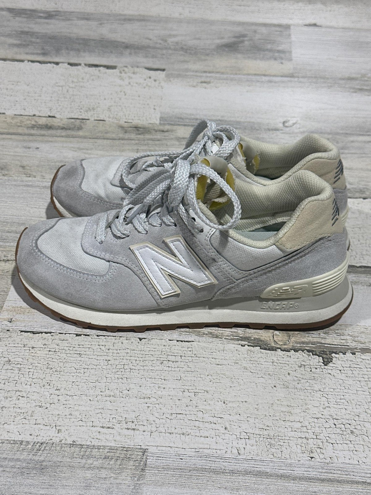 New Balance 574 Sneakers Women Size 8 Grey White Gum Sole Classic GUC1