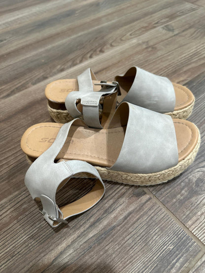 Soda Espadrille Platform Sandals Women Size 8 Grey Buckle Strap GUC1