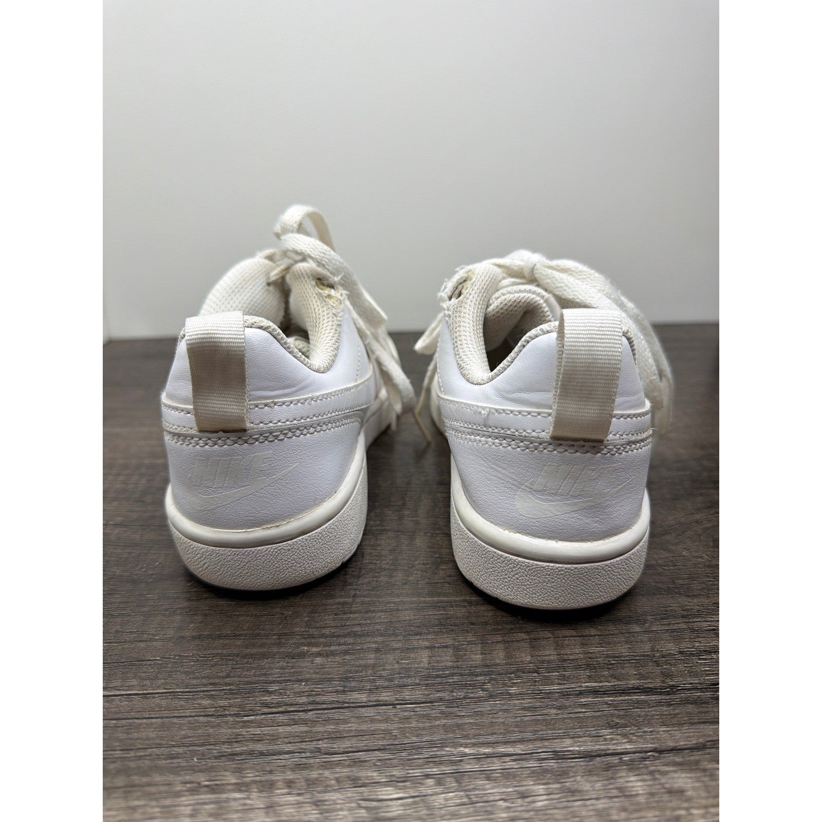 Nike Court Borough Low 2 Boys 3.5Y White Leather Sneaker Sporty *Flawed3