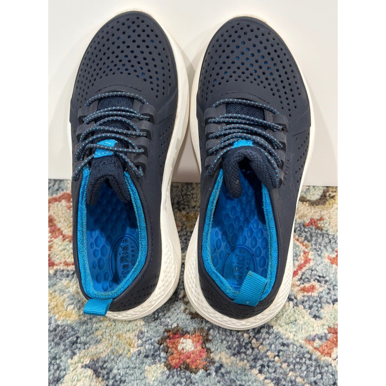 Crocs LiteRide Pacer Sneaker Boys J1 Navy Blue Perforated Sporty4