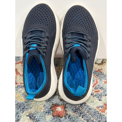 Crocs LiteRide Pacer Sneaker Boys J1 Navy Blue Perforated Sporty4