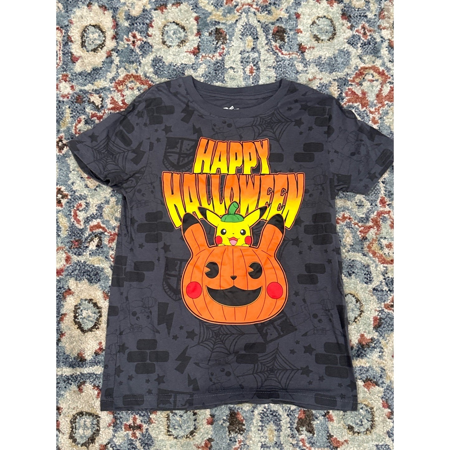 Pokemon T-Shirt Boys Small Grey Happy Halloween Pikachu Pumpkin EUC0