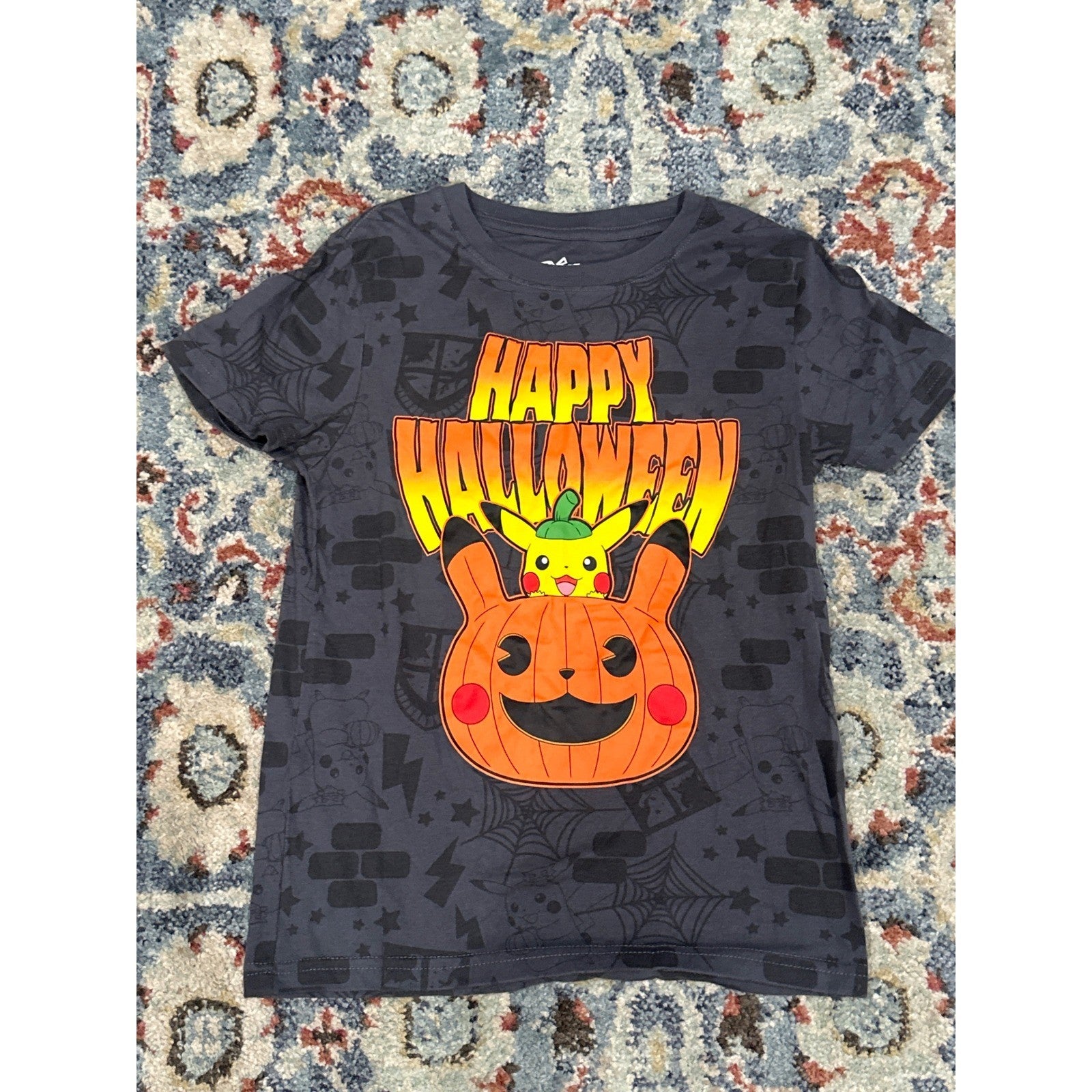 Pokemon T-Shirt Boys Small Grey Happy Halloween Pikachu Pumpkin EUC0