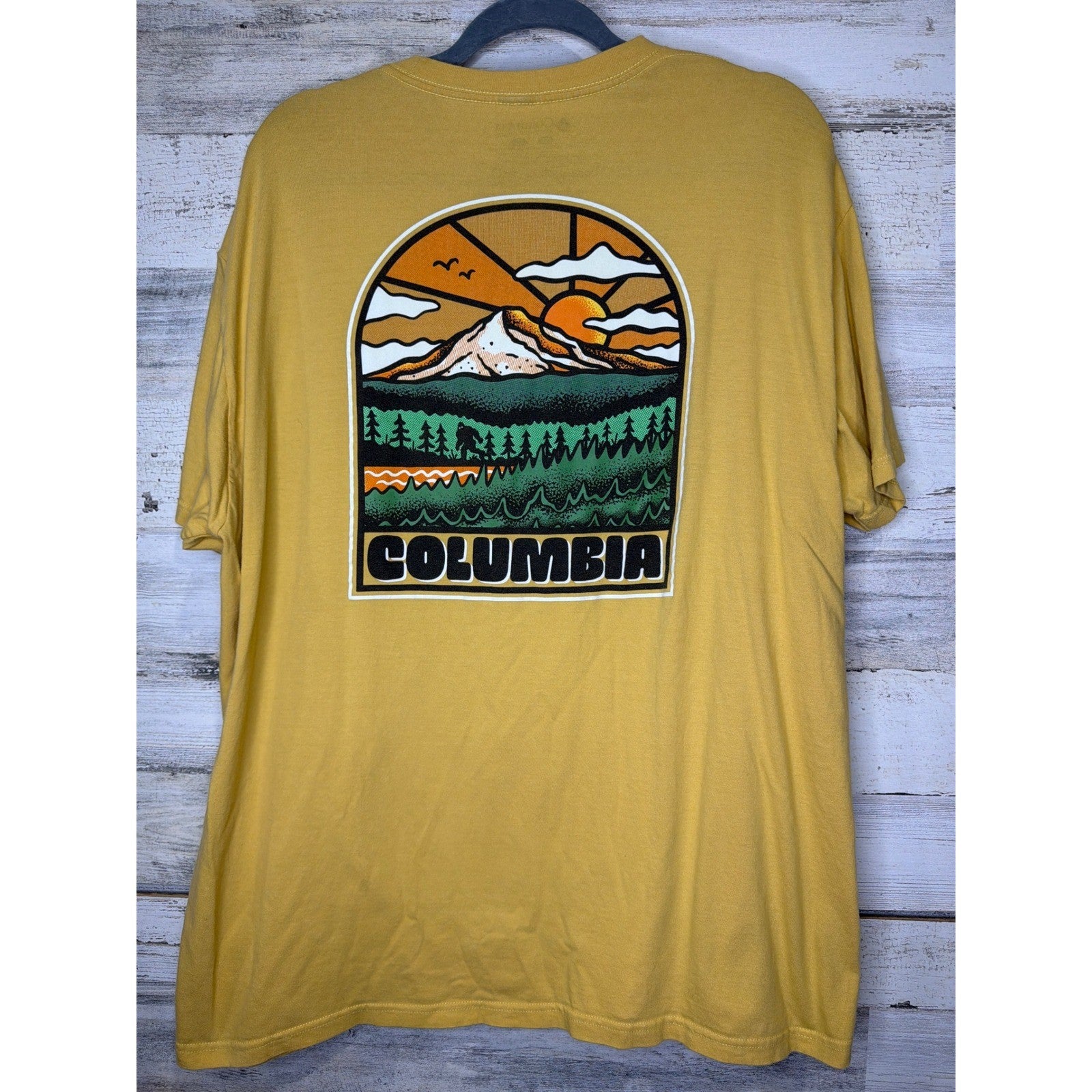 Columbia T-Shirt Mens 2XL Yellow Short Sleeve Logo Graphic Gorpcore EUC3