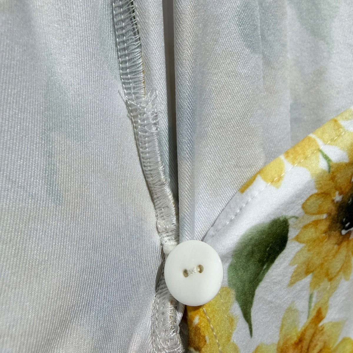 Caden Lane Sunflower Wrap Robe Women One Size White Yellow Floral EUC6