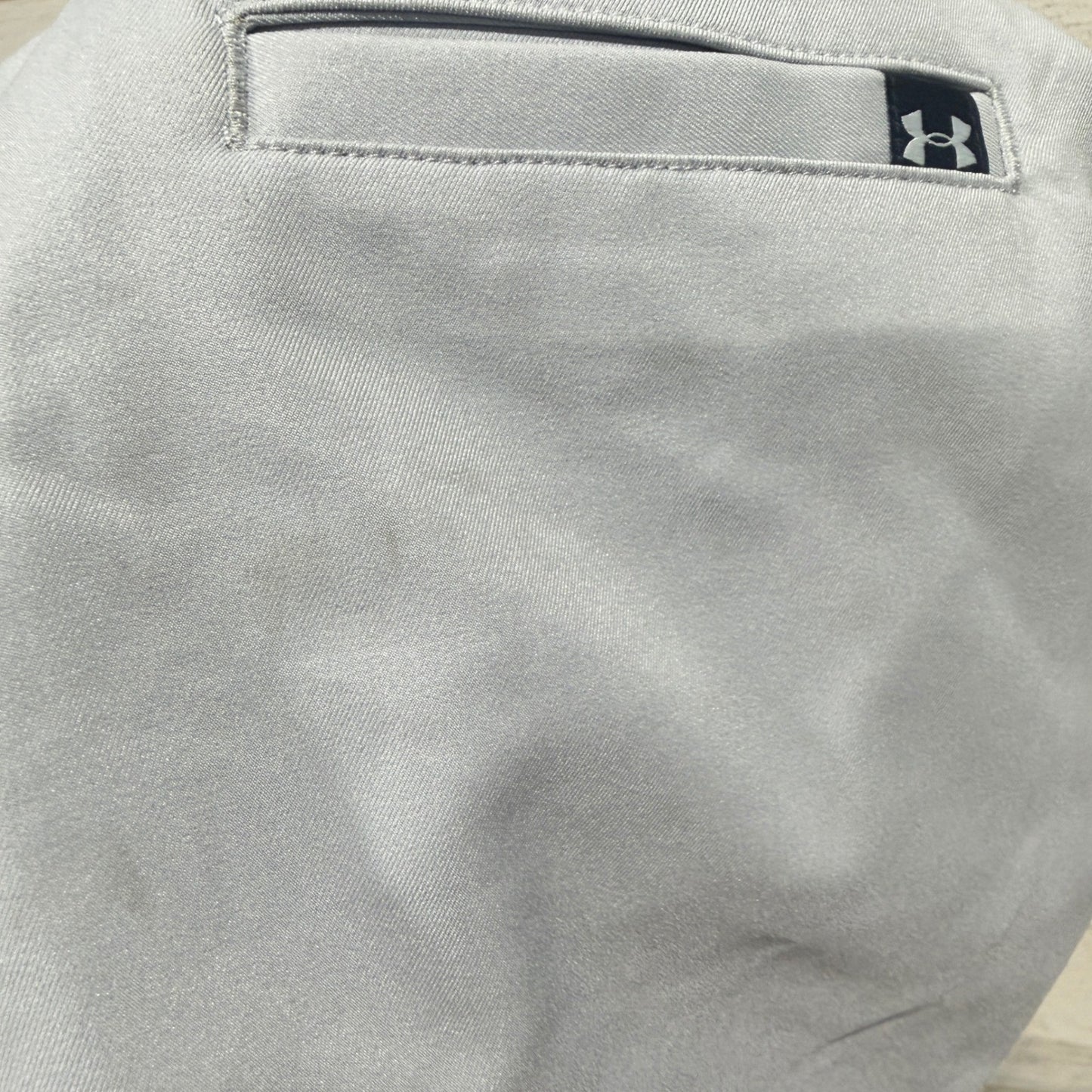 Under Armour Golf Shorts Boys Small Gray Performance Golfcore *Flawed3
