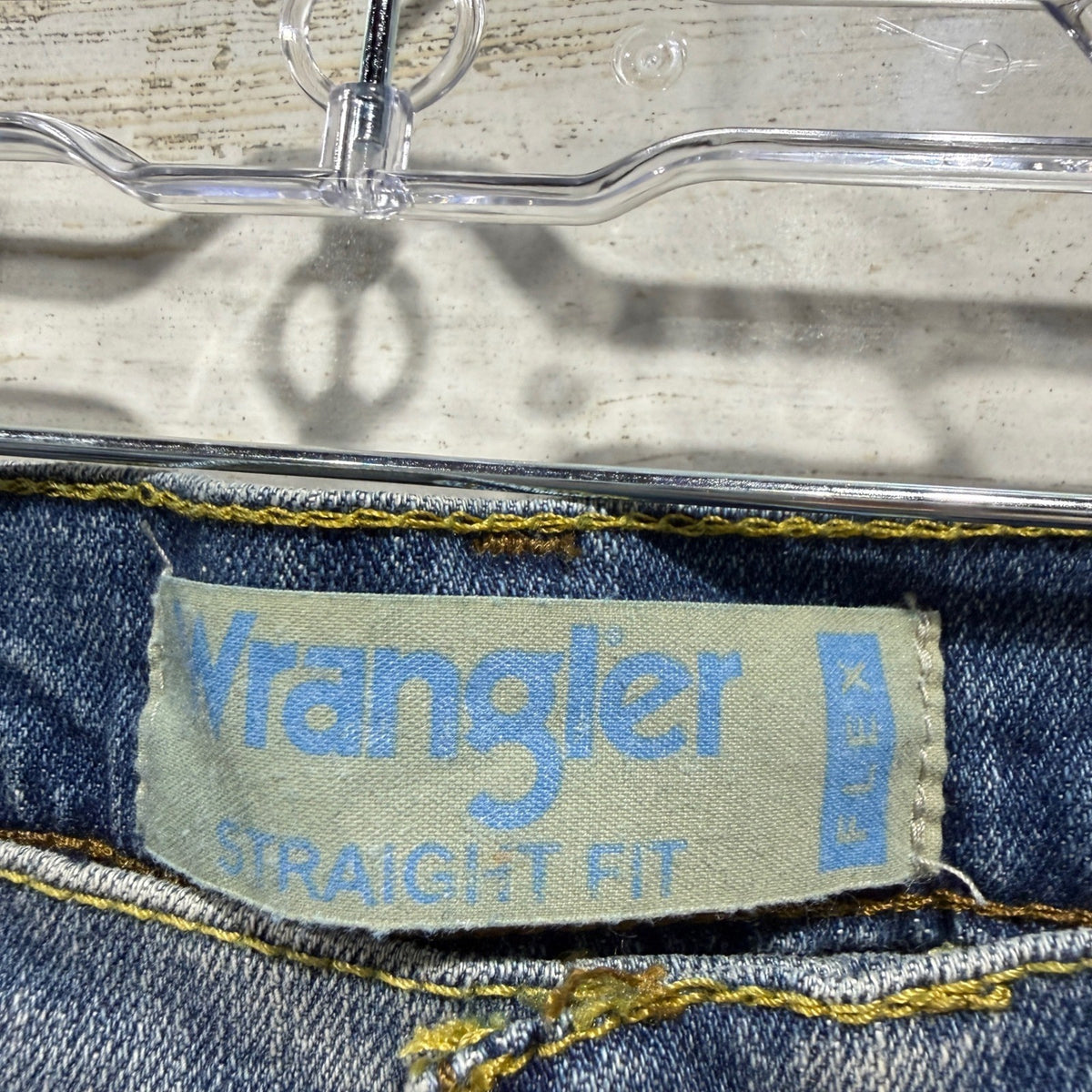 Wrangler Straight Fit Jeans Men 32x30 Blue Cotton Spandex NWT2