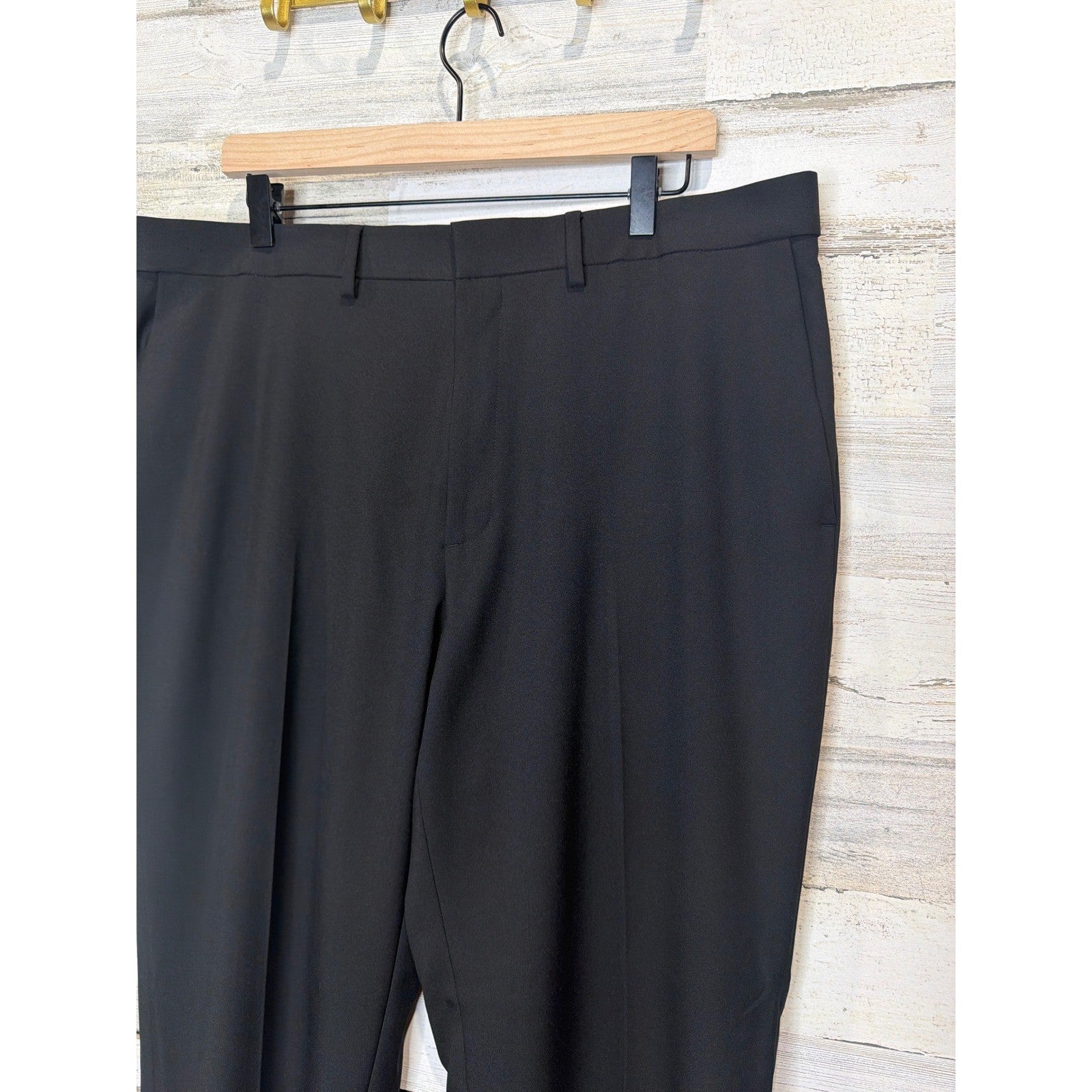 Haggar Dress Pants Men 38x29 Black Premium Comfort Classic Fit EUC1
