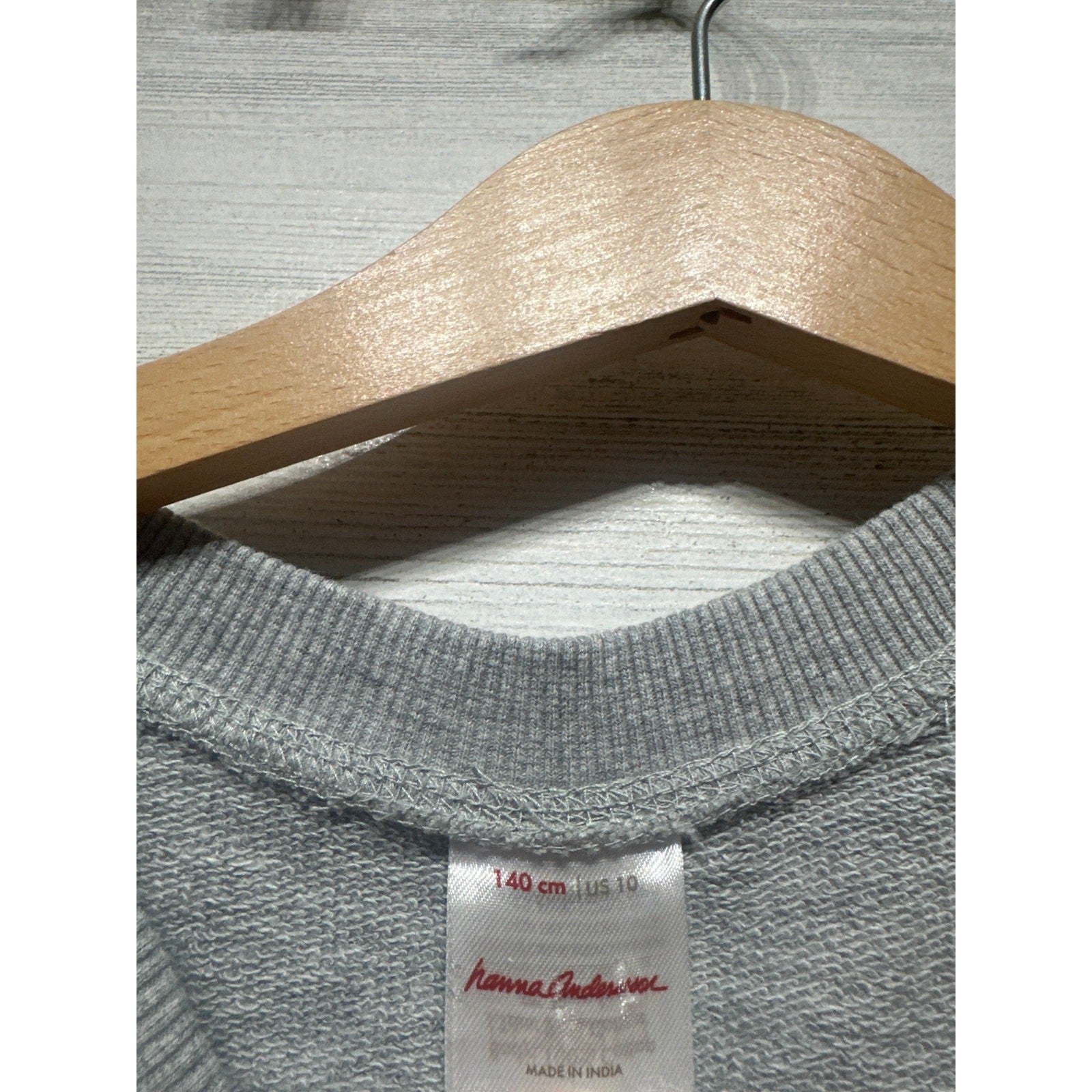 Hanna Andersson Sweatshirt Girls 10 Gray Red Heart Graphic Raglan EUC2
