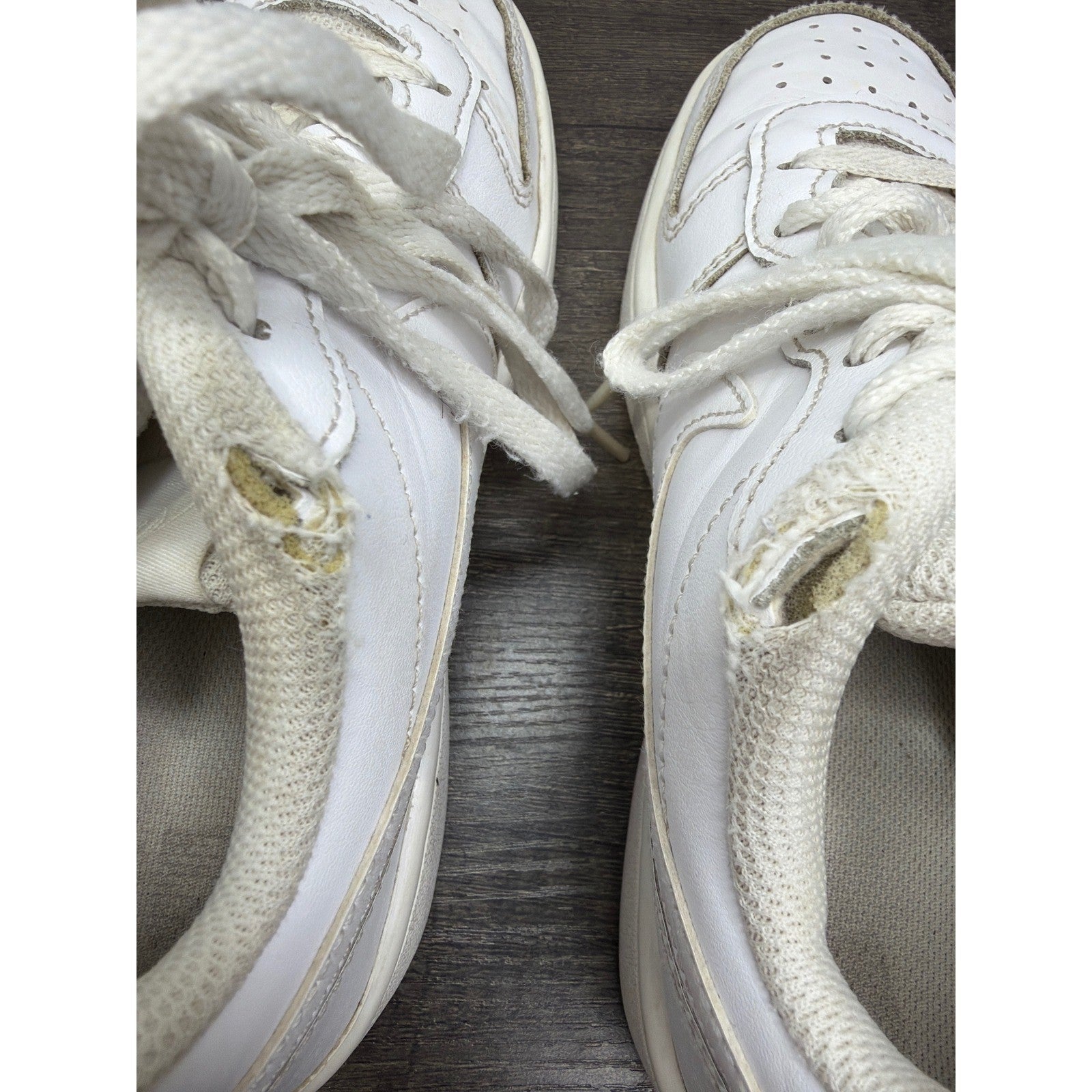Nike Court Borough Low 2 Boys 3.5Y White Leather Sneaker Sporty *Flawed5