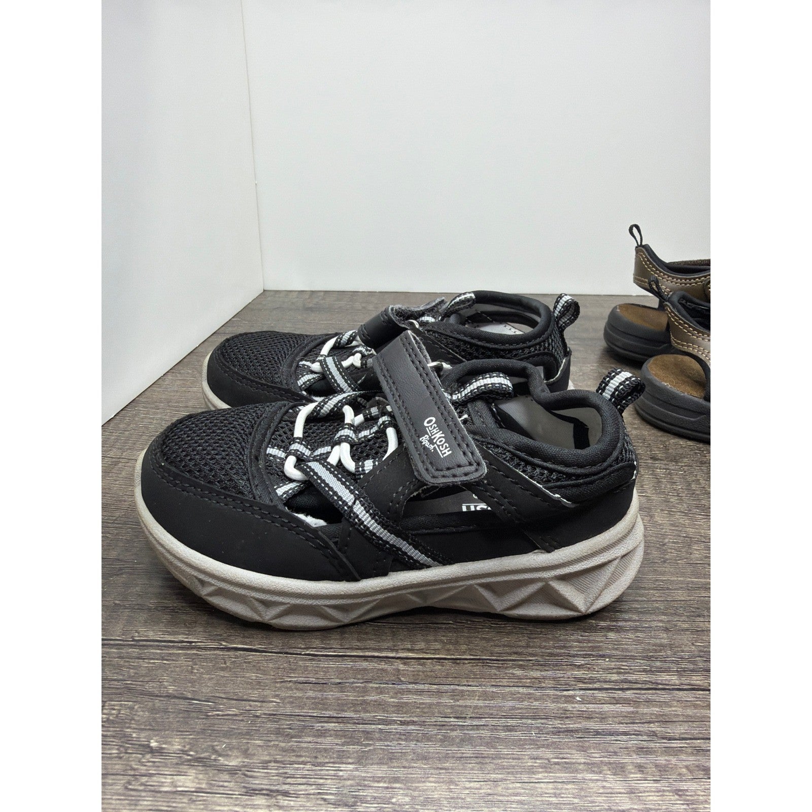 OshKosh Wonder Nation Sandal Bundle Boys Size 7 Toddler Fisherman EUC3