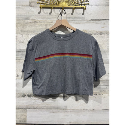 Fabletics Cropped Shirt Womens Medium Gray Rainbow Stripe Retro Athleisure EUC0