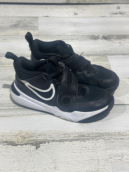 Nike Team Hustle D 10 FlyEase Kids Size 2 Black White Basketball Shoes0