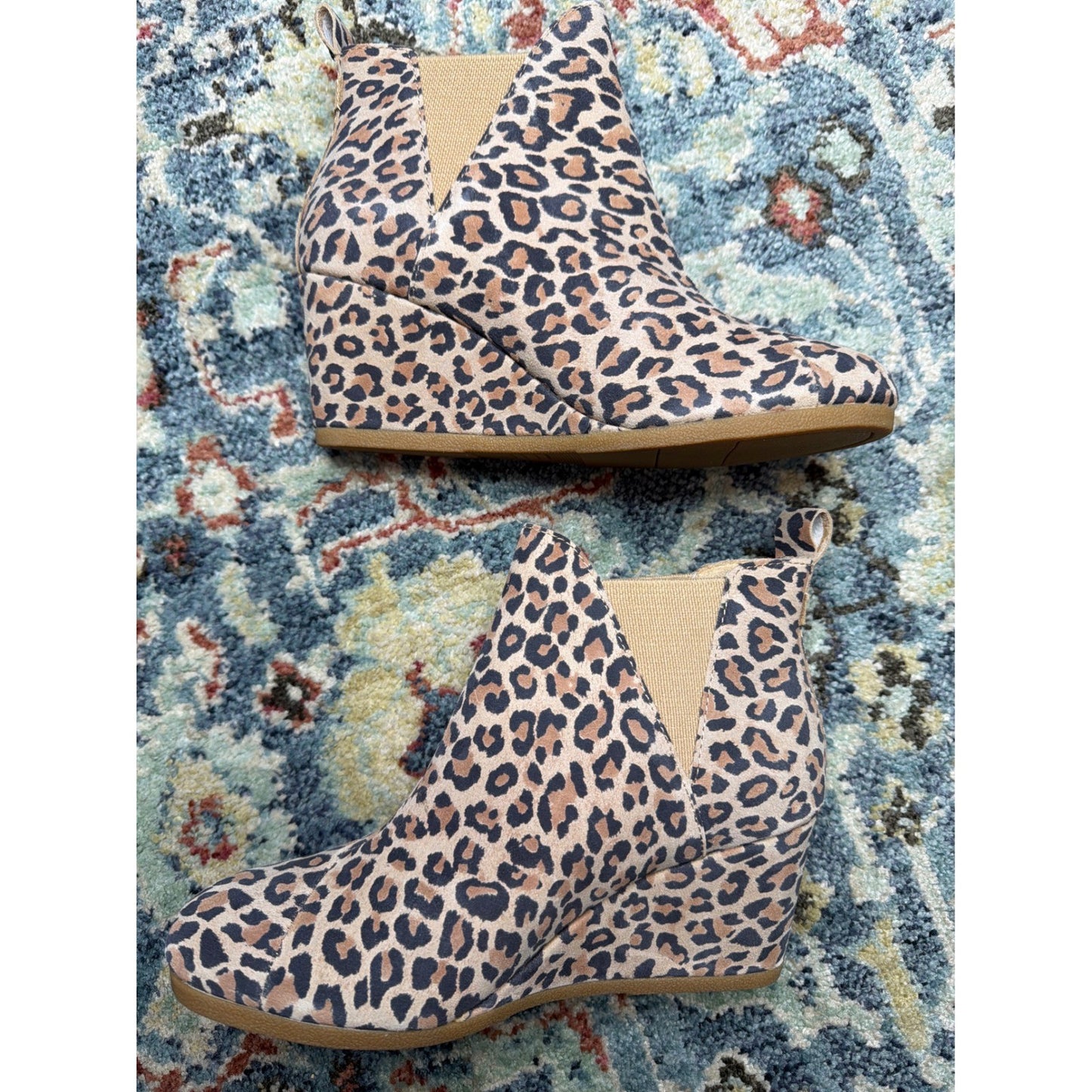 Toms Kelsey Wedge Booties Women 9 Leopard Print Animal Suede Ankle Boots EUC1
