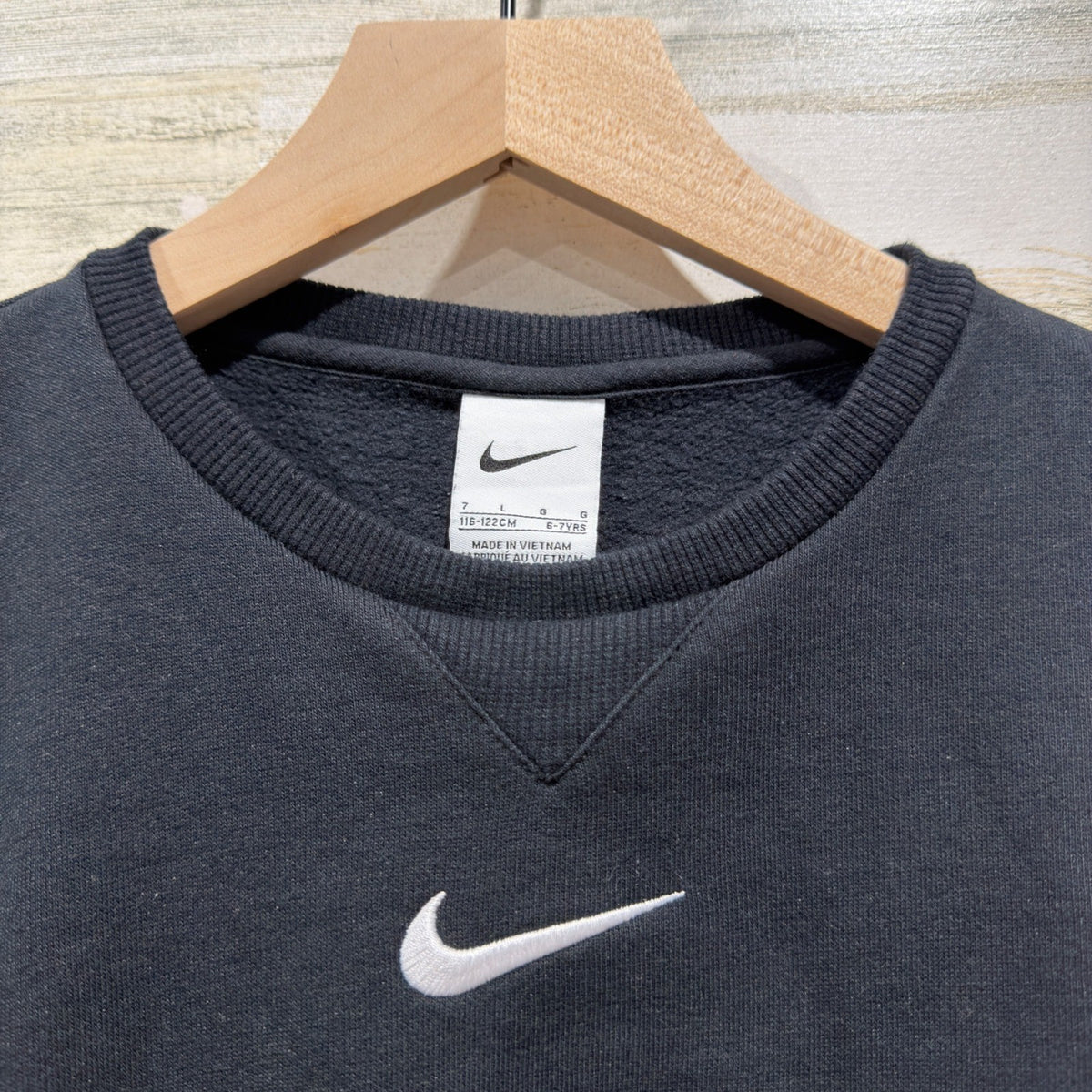 Nike Sweatshirt Kids Size 7 Black Embroidered Swoosh Crewneck Sportswear EUC1
