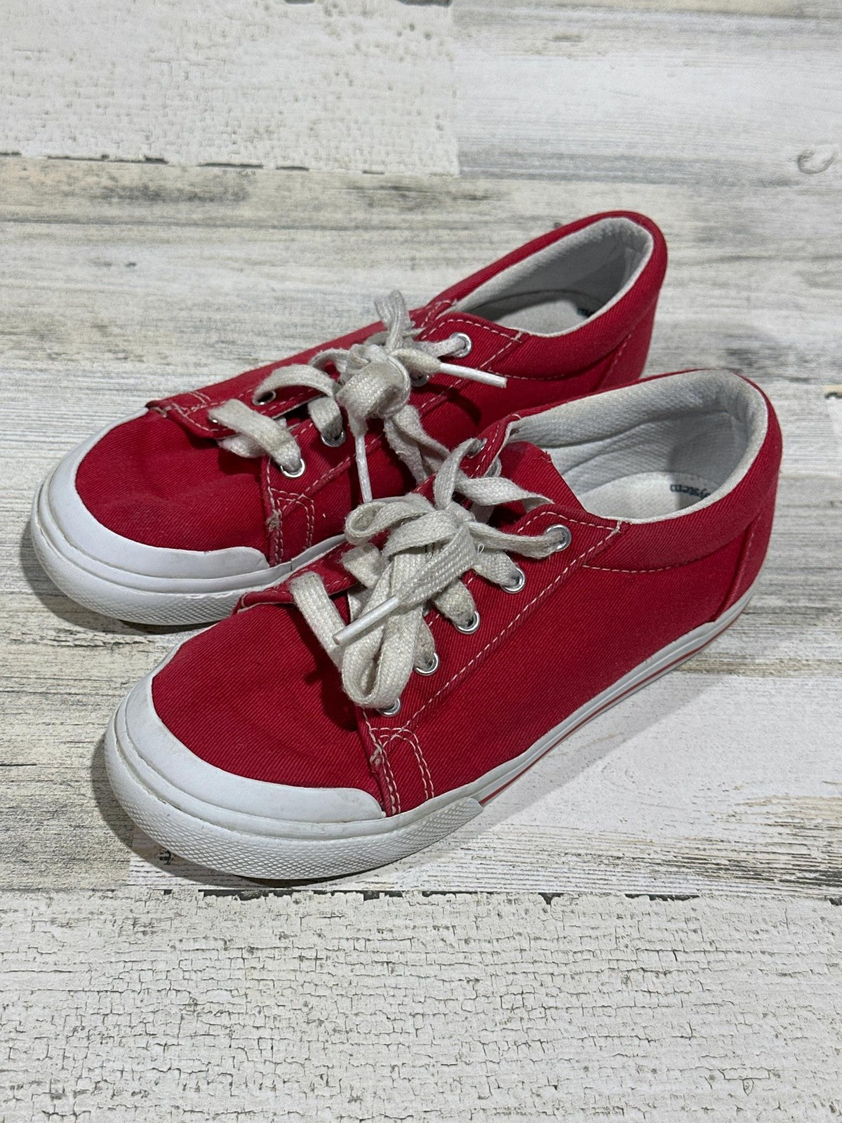 Footmates Taylor Sneaker Kids Size 1 Red Canvas Low Top1